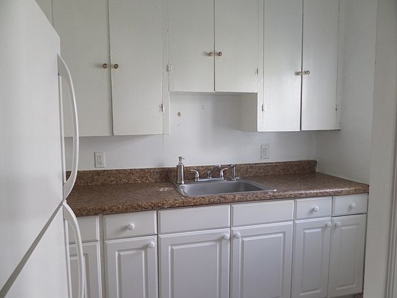 4th image of 720 Meridian Ave APT 2