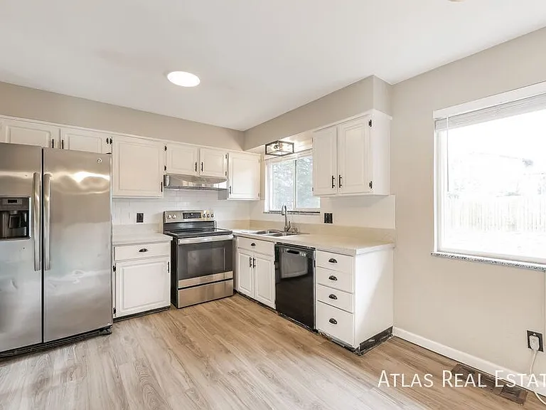 2252 S Memphis St — Photo 6