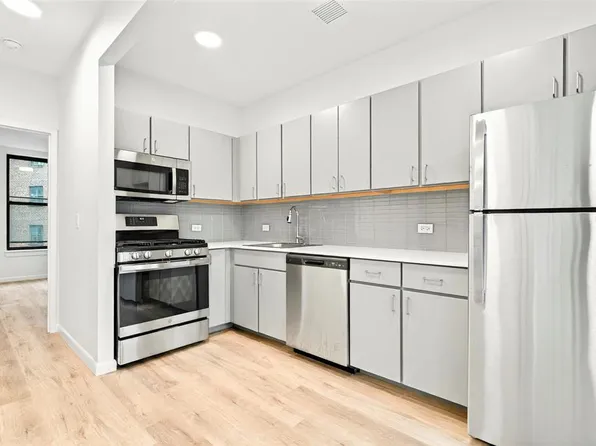 1731 Lacombe Avenue image 10 of 23