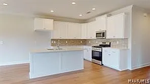 4 bed, 3.0 bath, 2109 sqft, $2,400 — Photo 3