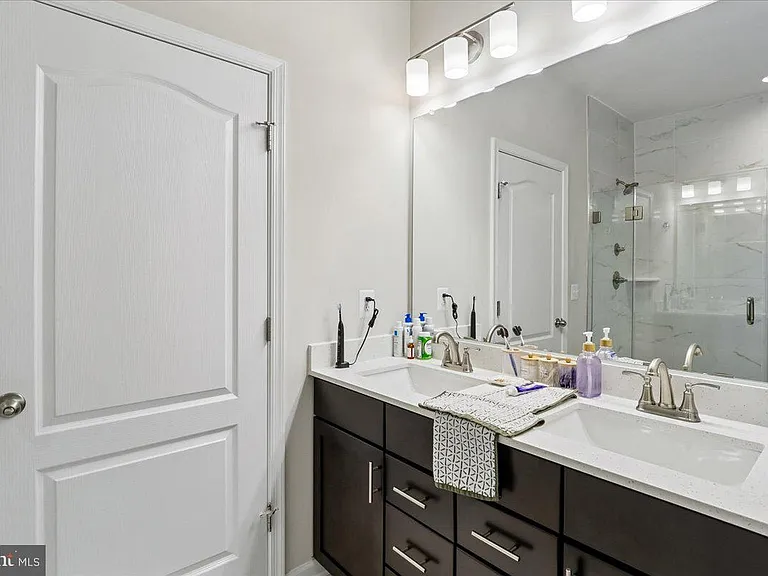 10800 Blanton Way — Photo 21