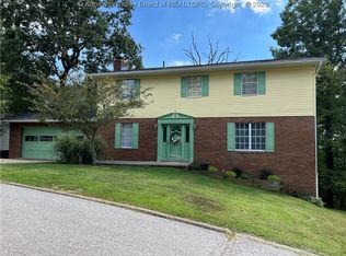 1020 Rustling Rd, South Charleston, WV 25303