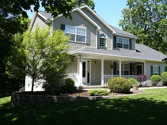 4 bedroom w/ walk-out basement