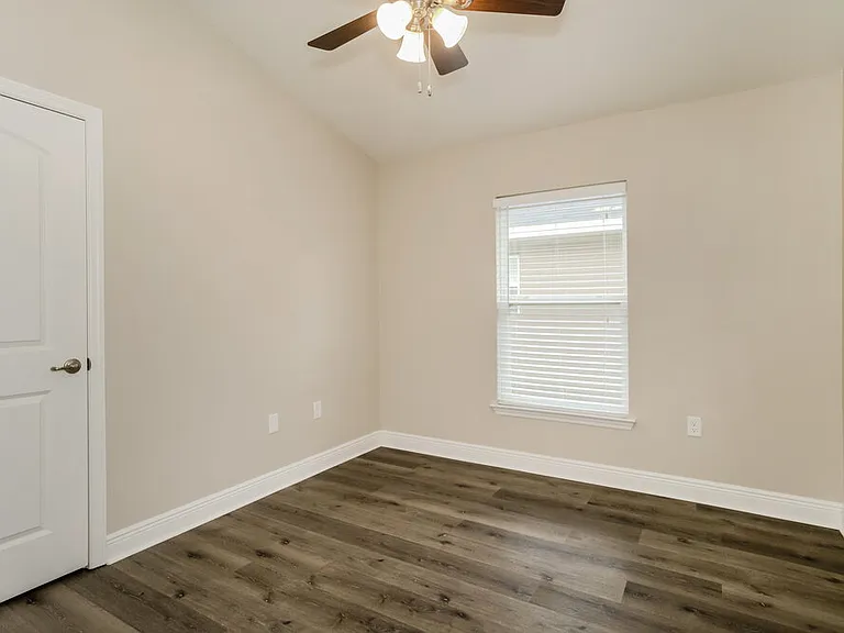 1004 Kellogg Dr — Photo 12