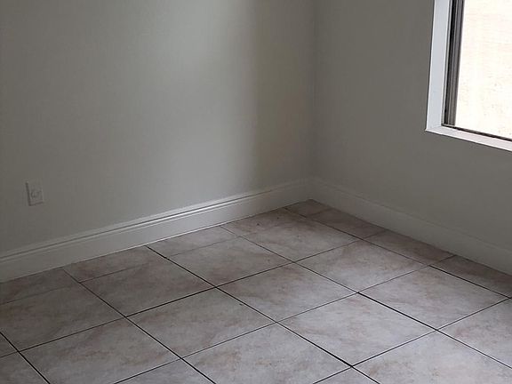 5th image of 2075 NE 164th St APT 312