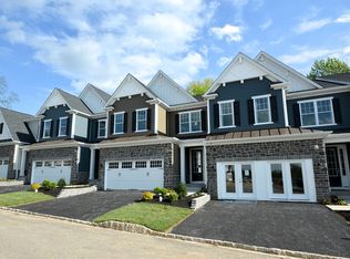 9 White Field Ct, Ambler, PA 19002