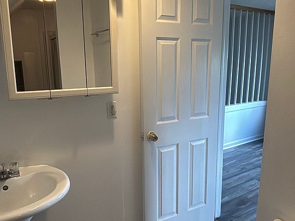 4th image of 4629 Burleigh Rd Floor 3