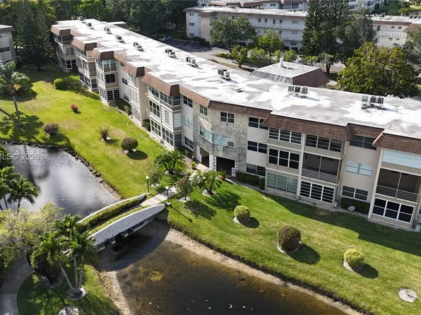 4700 NW 35th St APT 408, Lauderdale Lakes, FL 33319