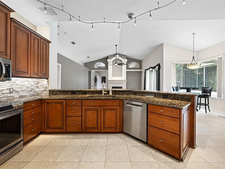 10675 Park Place Dr — Photo 18