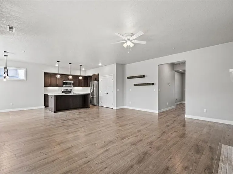 4725 Roark Dr — Photo 11