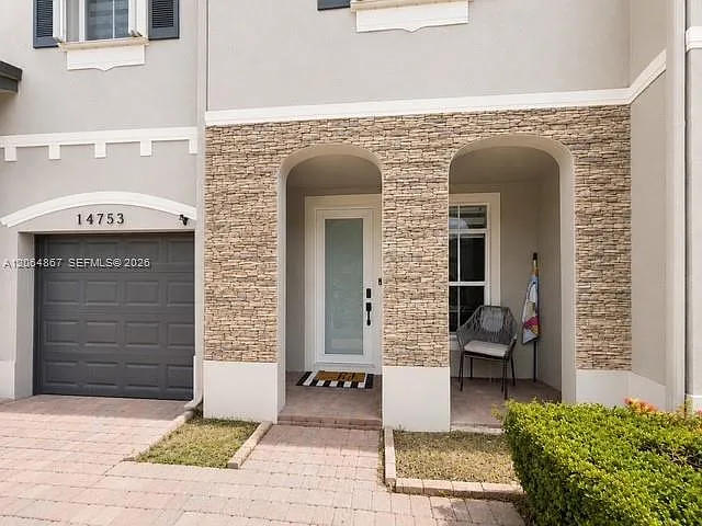 14753 SW 25th St — Photo 2