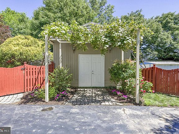 5th image of 3 Garnet Ln