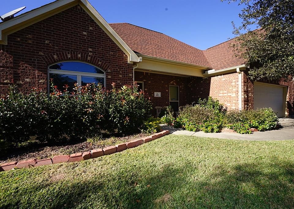 1st image of 205 Village Dr