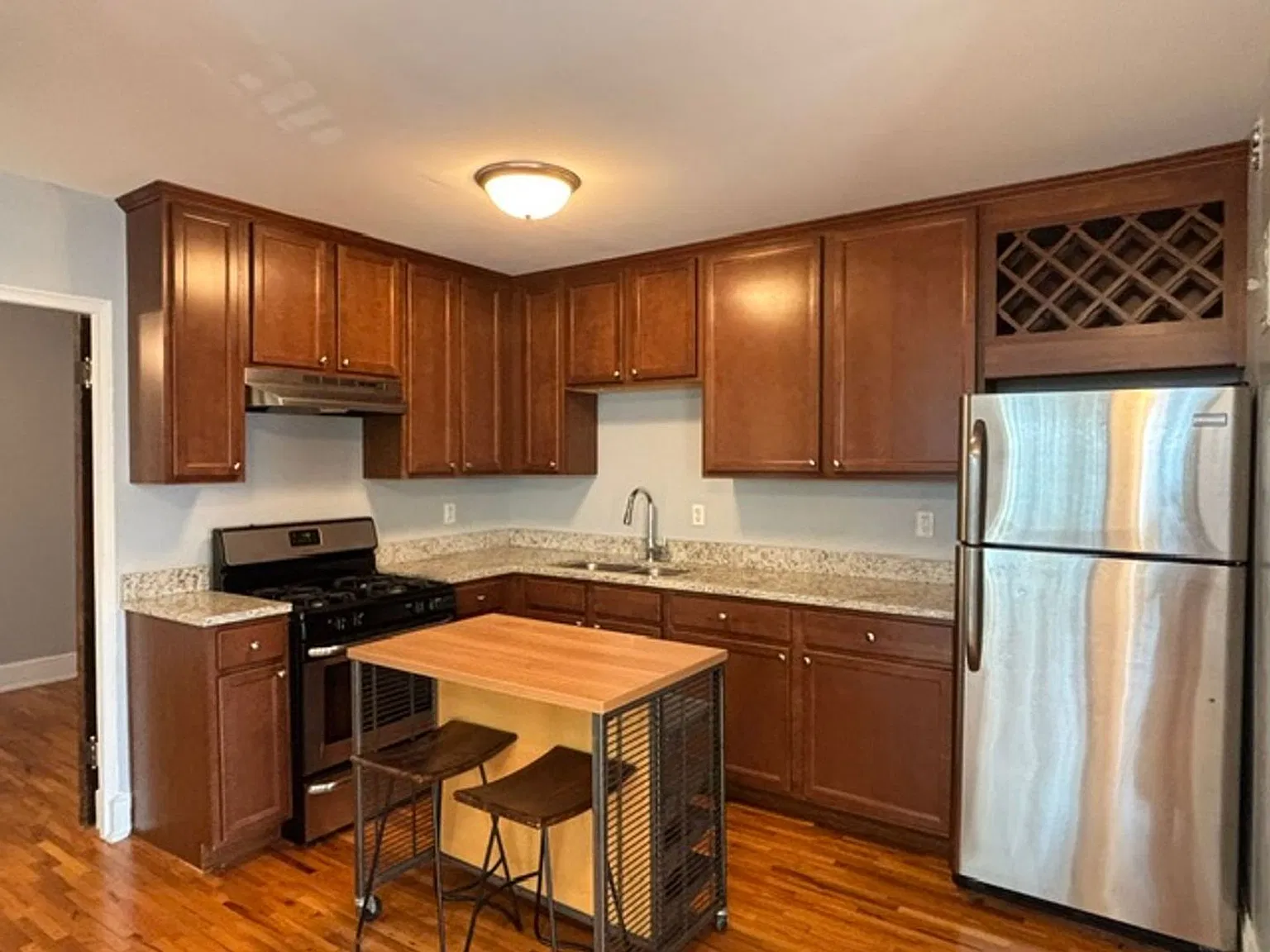 Charming 1 Br/1 Ba Apartment in a Great St. Paul Location! — Photo 2