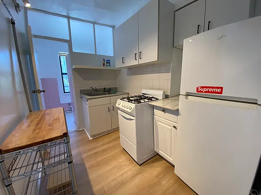 Rented by Capri Jet Realty Corp | media 4