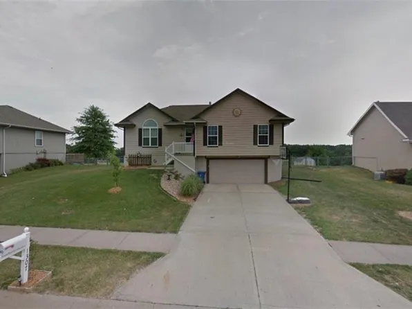 1307 Stonecrest Dr, Kearney, MO 64060