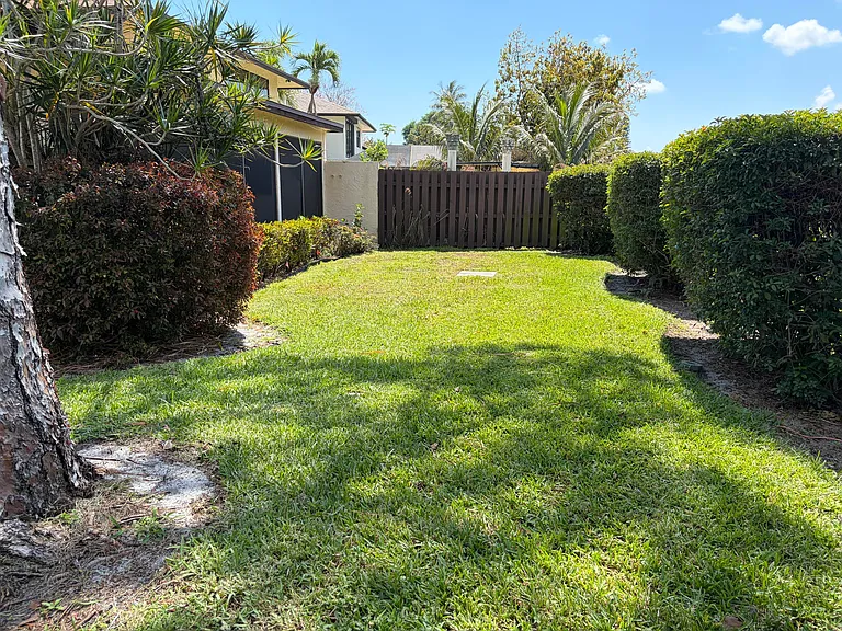 354 SW 28th Ave — Photo 35