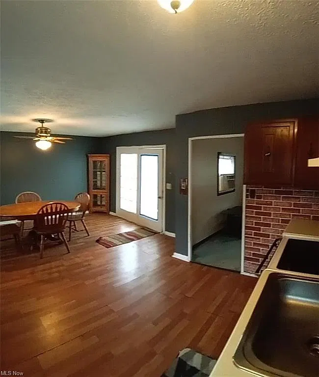 3 bed, 900 sqft, $1,450 — Photo 4