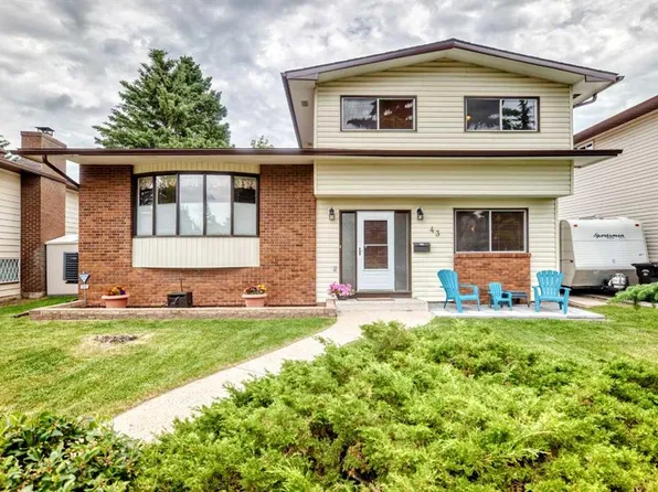 43 W Brabourne Mews SW, Calgary, AB T2W 2V9