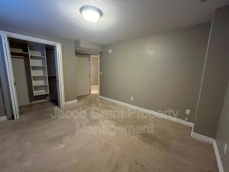 460 Lacosta Dr — Photo 14