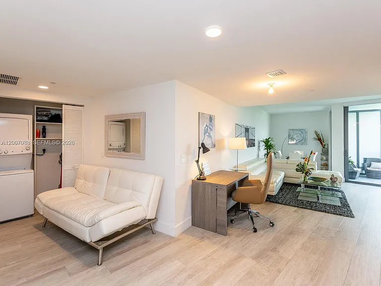121 NE 34th St #1014 — Photo 14