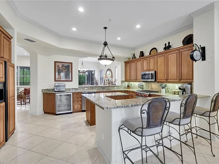2830 Tiburon Blvd E #103 — Photo 4