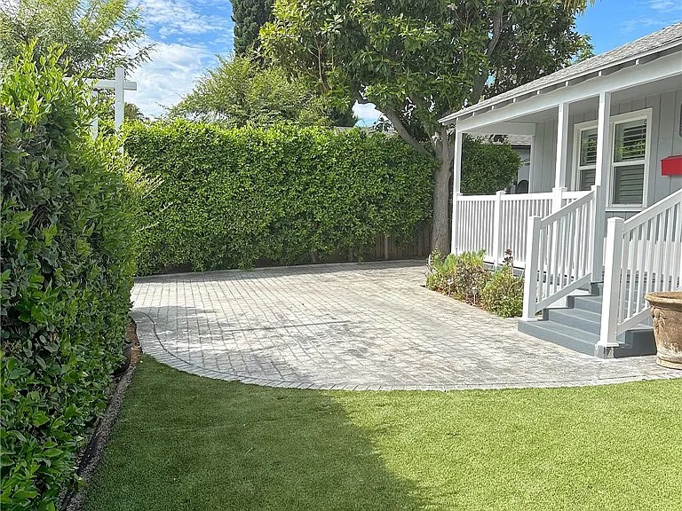 5857 Balcom Ave — Photo 26
