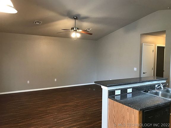 4th image of 1013 W 23rd St