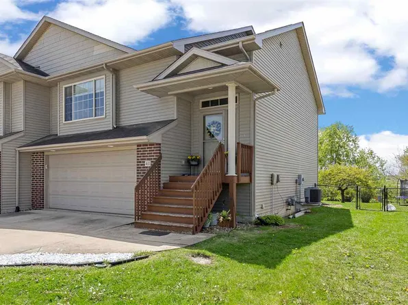 40 Cattail Ln, North Liberty, IA 52317