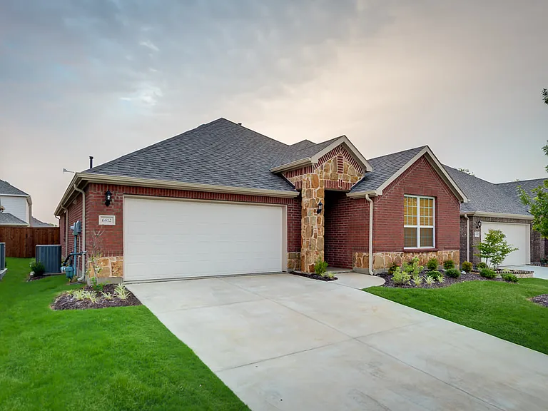 6812 Lighthouse Ln — Photo 2