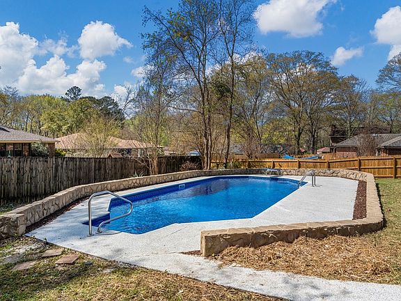 3rd image of 4418 Hedingham Ln