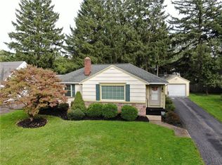 910 S Grosvenor Rd, Rochester, NY 14618