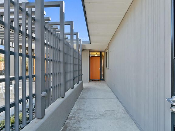 3rd image of 2468 Briarwood Dr