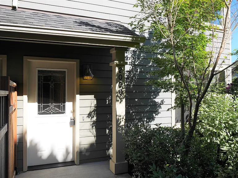 2020 E Terrace St — Photo 2