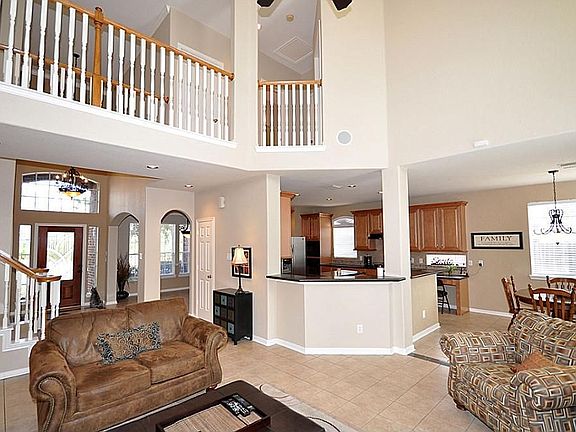 5th image of 10 N Evangeline Oaks Cir