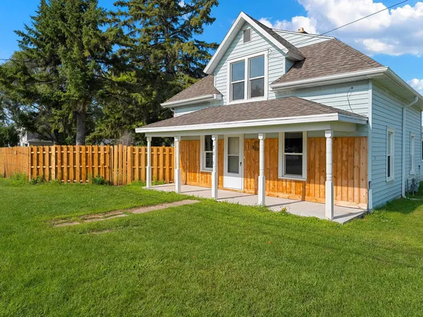 711 Hall Hay St, Crivitz, WI 54114