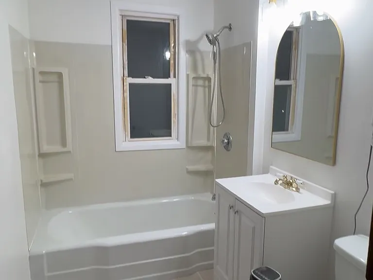 75 Queen St #1 — Photo 8