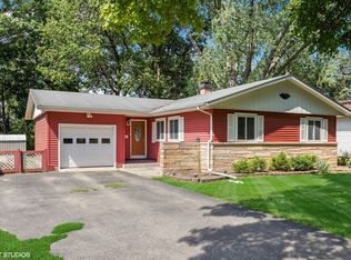 388 Hickory Dr, Crystal Lake, IL 60014