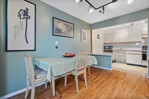 Sold by Century 21 Amiable Realty Group II Inc | media 8