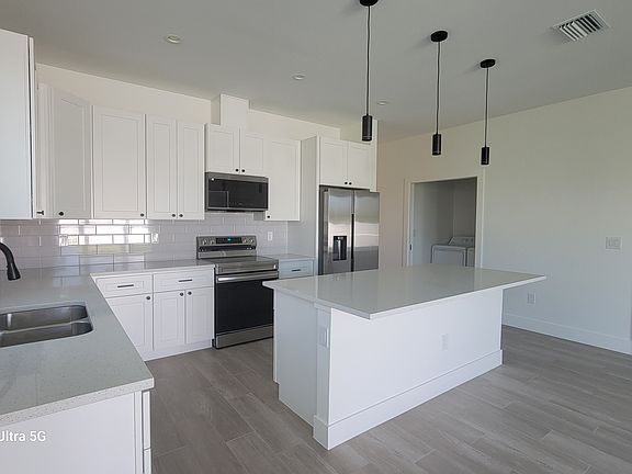 Beautiful gourmet kitchen