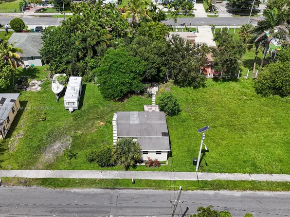 223 NW 13th Ct, Dania Beach, FL 33004