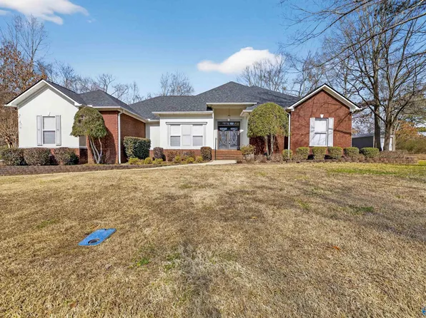 202 Dunaway Trce, Rainbow City, AL 35906