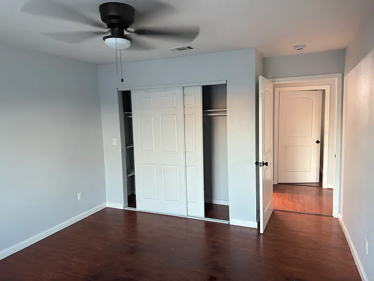 737 Washington Ln — Photo 11