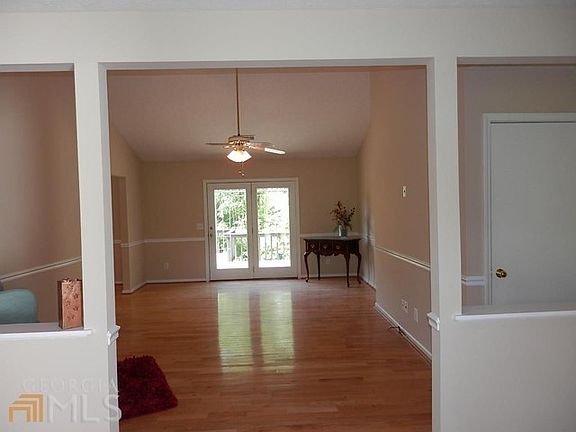 Beautiful, Huge Yard