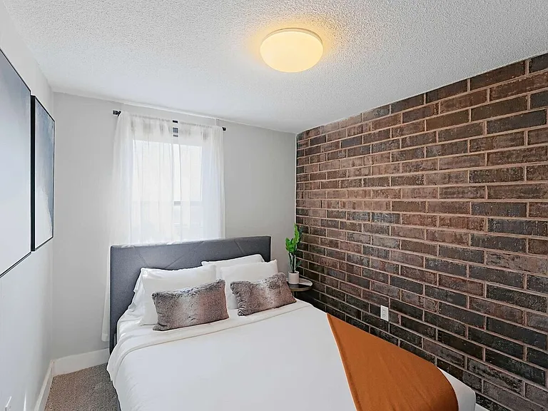 EMR Apartments — Photo 30
