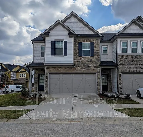 1100 Lossie Ln — Photo 1