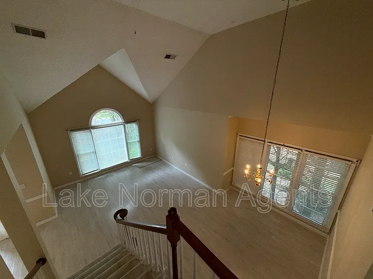 9423 Fairmead Dr — Photo 12