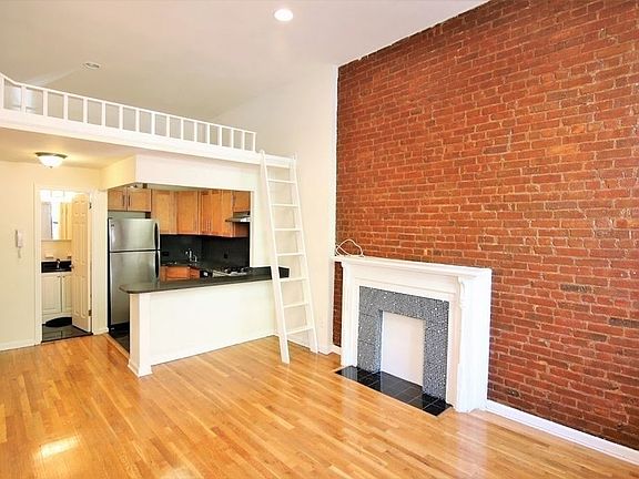 3rd image of 156 W 75th St #3F