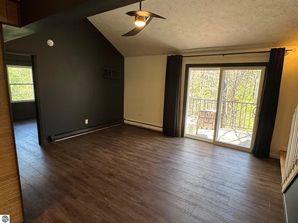 4250 Mitchell Creek Dr Unit G6, Traverse City, MI 49686