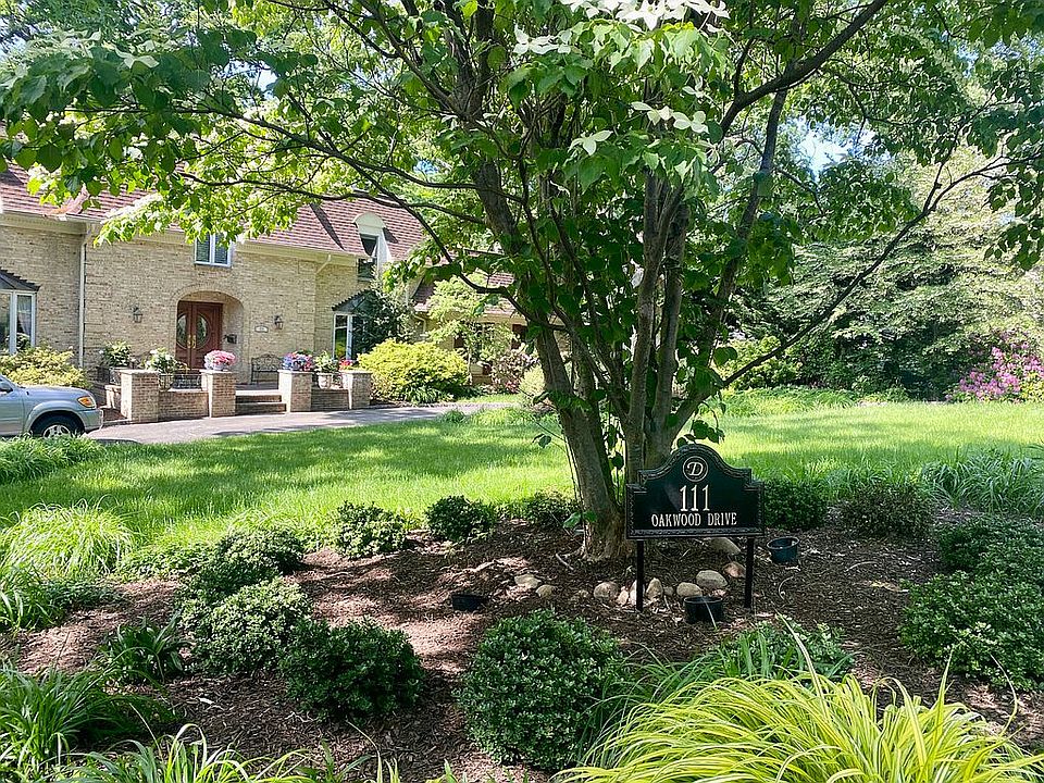 2nd image of 111 Oakwood Dr